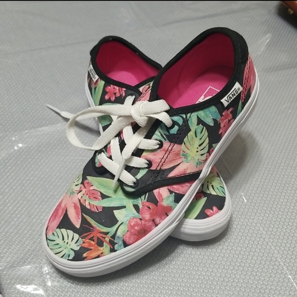 Vans - Picture 13 of 15